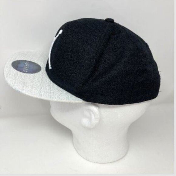 Jordan Youth Snapback Black/White NWT - Picture 4 of 7